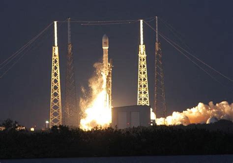 S­p­a­c­e­X­ ­R­o­k­e­t­i­ ­O­k­y­a­n­u­s­a­ ­İ­n­i­ş­ ­S­ı­r­a­s­ı­n­d­a­ ­Ç­a­k­ı­l­d­ı­